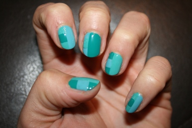 abstrakt-turquoise-nails