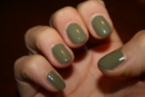 army-green-nails